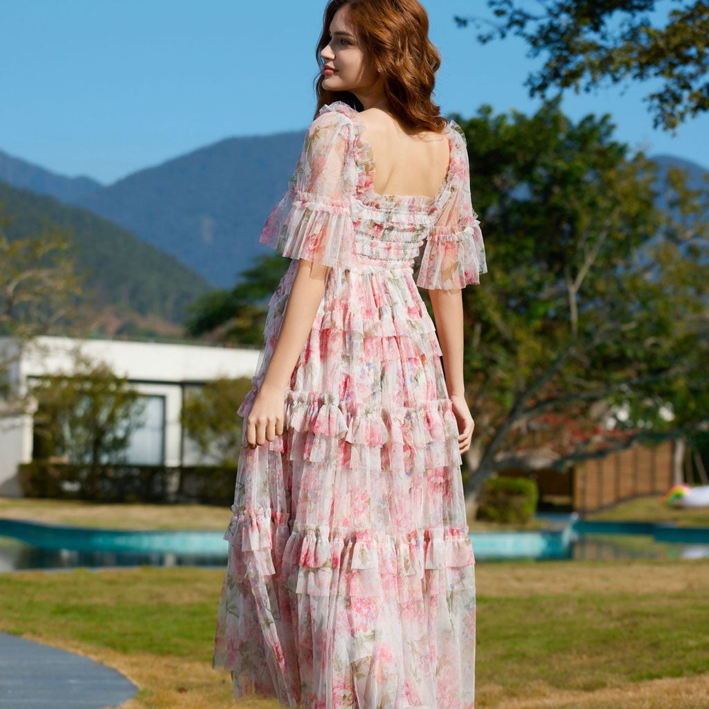 Vestido largo veraniego de tul con volantes, estampado floral y manga corta en forma de A