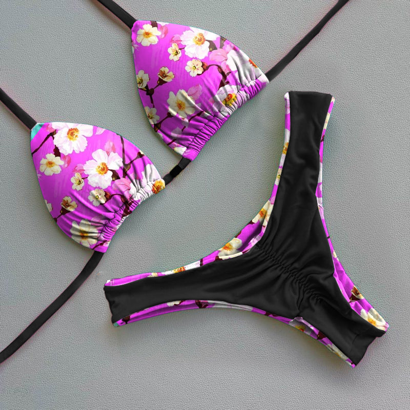 Conjunto de bikini retro de color en contraste de la marca Tide