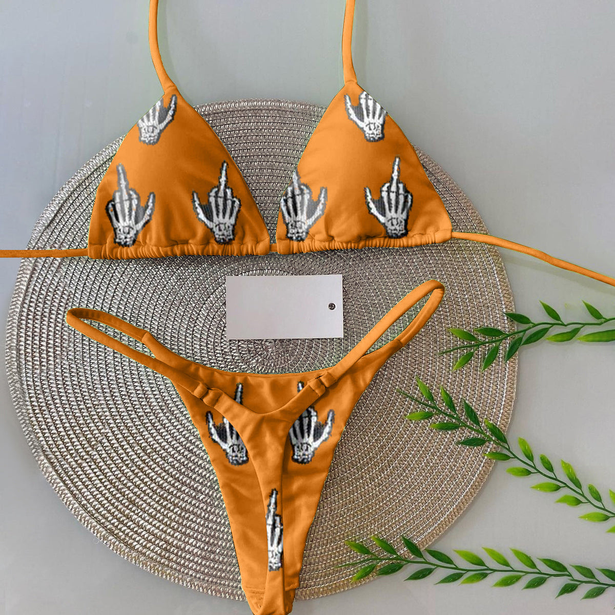 Bikini con abertura en los dedos y calavera