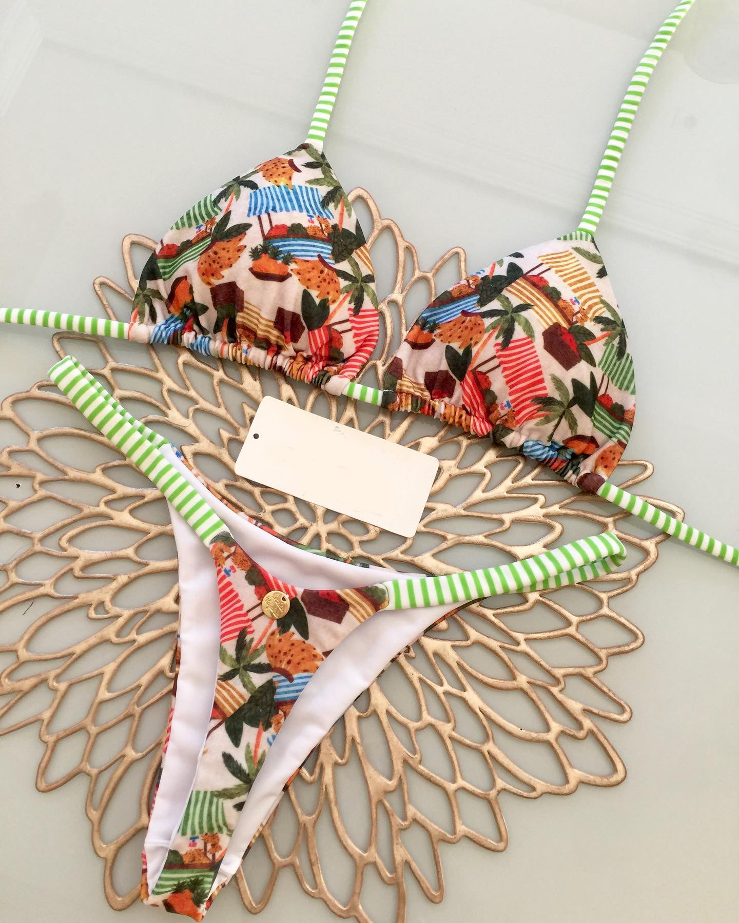 Bikini estilo bohemio con top de tirantes 