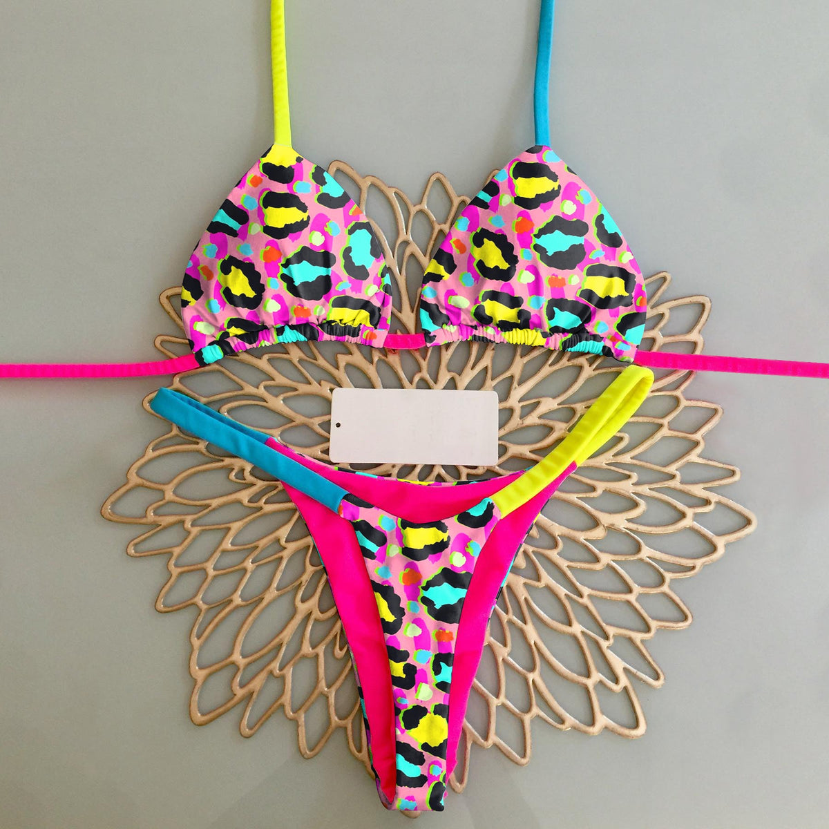 Trendiger Bikini mit Leopardenmuster und Farbblock