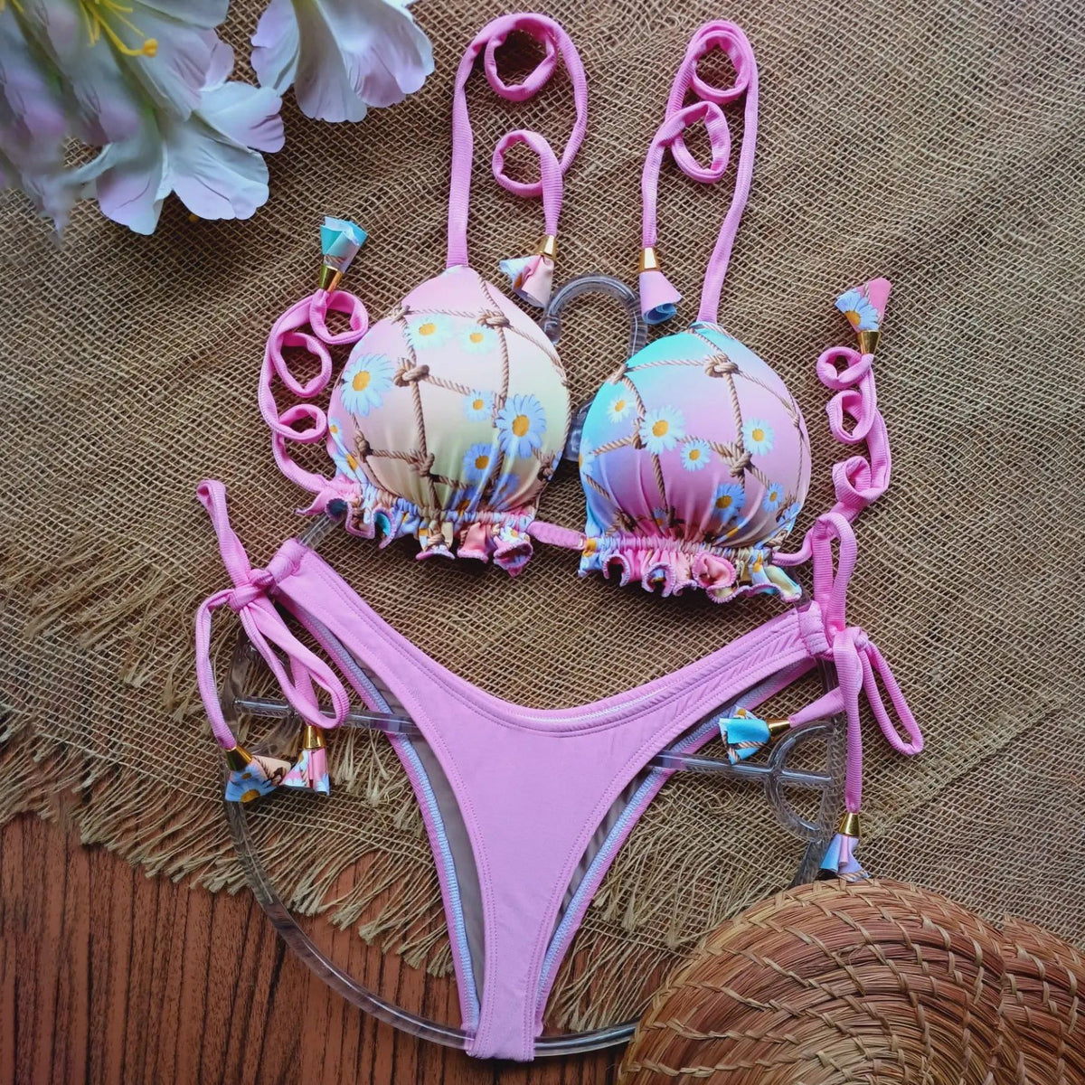 Zweiteiliger Bikini mit Blumenmuster und Fransen