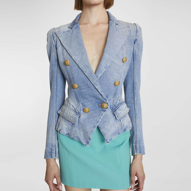 Blazer vaquero elegante, cruzado y entallado con solapa de pico y botones dorados - Azul claro