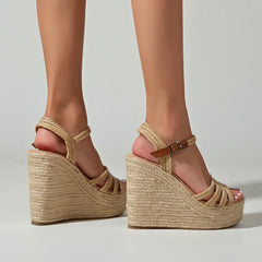 Schicke Espadrilles mit offenem Zehenbereich und Knöchelriemen und Keilabsatz in Flechtoptik - Beige