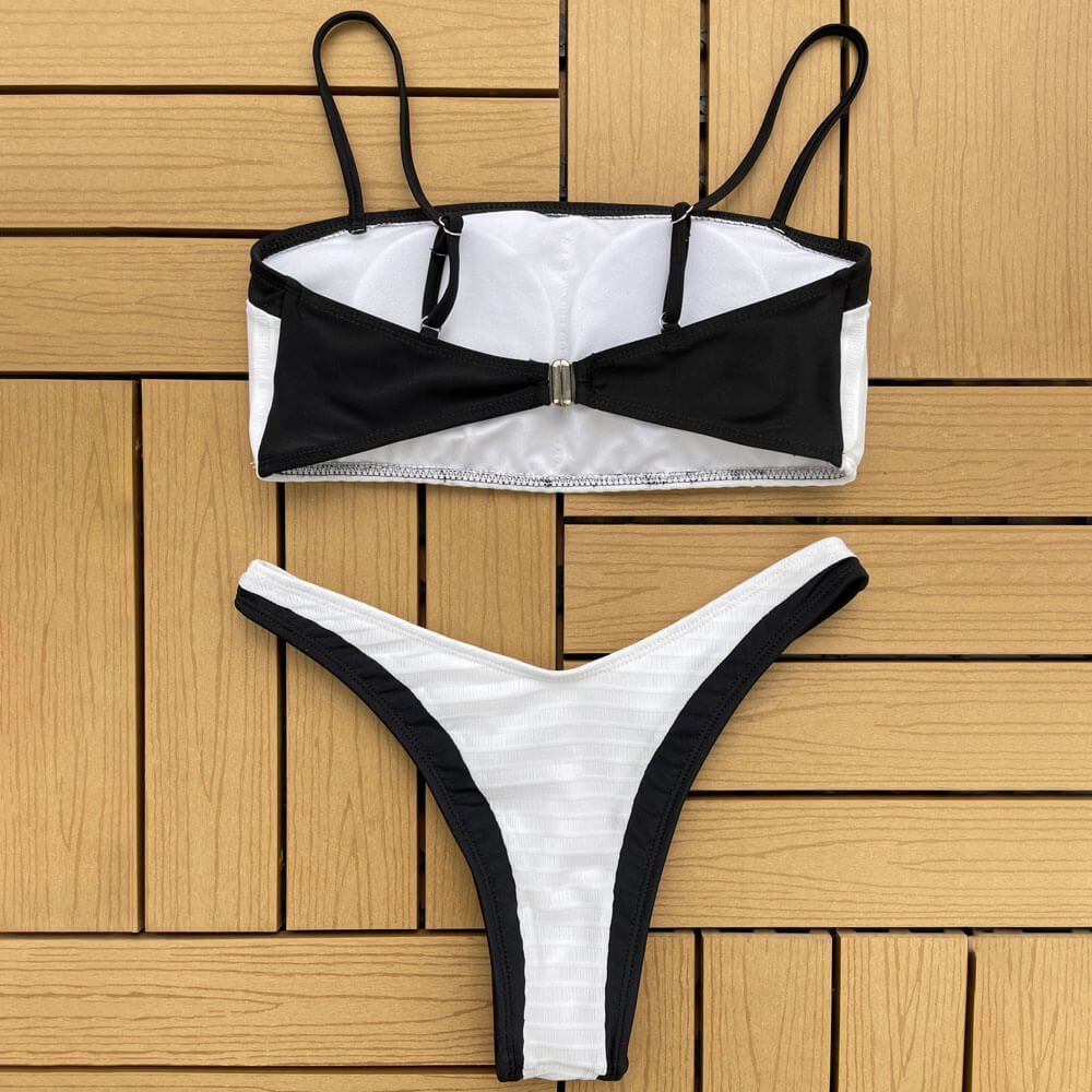 Schicker brasilianischer zweiteiliger Bikini-Badeanzug mit hohem Beinausschnitt und geripptem Bandeau-Strick