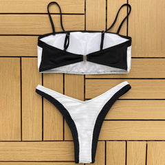 Schicker brasilianischer zweiteiliger Bikini-Badeanzug mit hohem Beinausschnitt und geripptem Bandeau-Strick