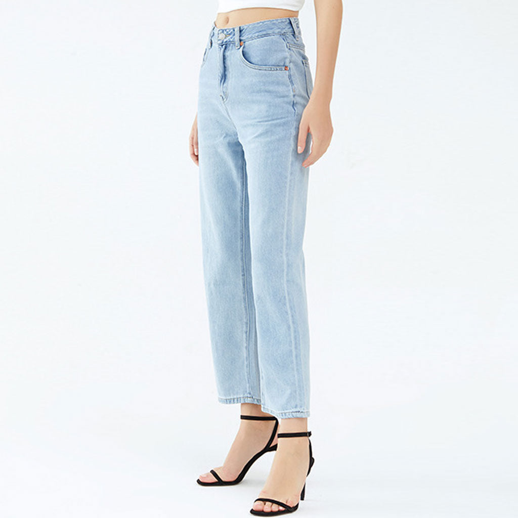 Schicke Jeans mit weitem Bein und mittlerer Taille in Knöchellänge und verblasstem Look - Hellblau