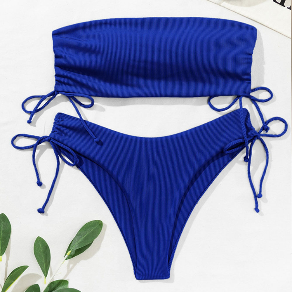 Schicker gerippter hochgeschnittener Bandeau-Bikini-Badeanzug mit Kordelzug und brasilianischem Muster