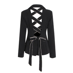 Blazer peplum de botonadura sencilla con aberturas entrecruzadas y detalle de lazo de cristal - Negro