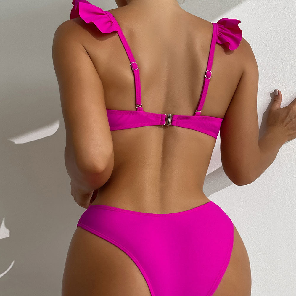 Bonito traje de baño bikini brasileño de dos piezas con aros y corte alto en color liso