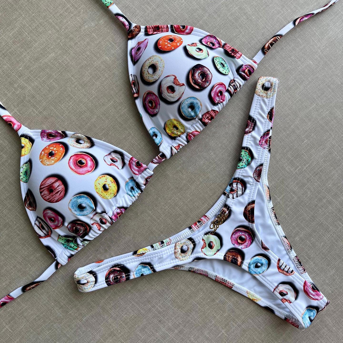 Riemchenbikini mit Donut-Print