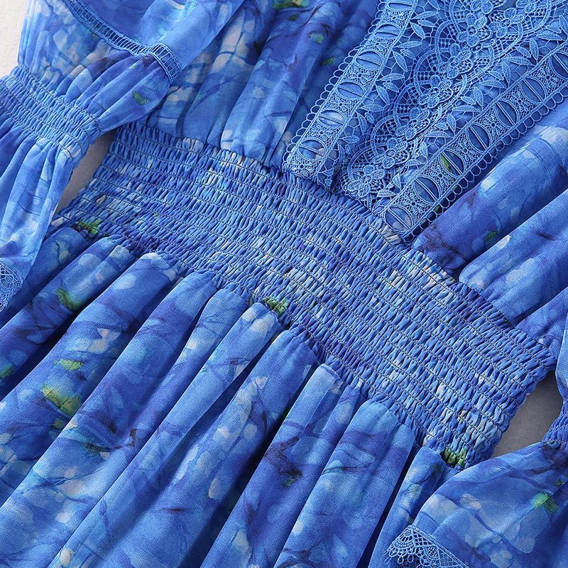 Vestido de verano con estampado floral de encaje y mangas acampanadas con escote en V