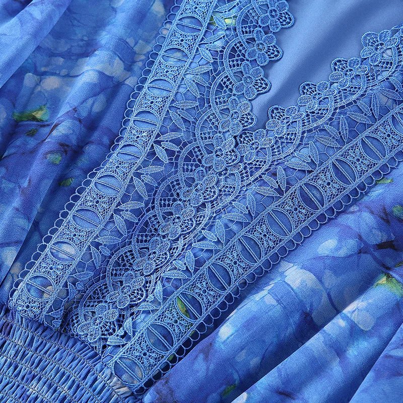 Vestido de verano con estampado floral de encaje y mangas acampanadas con escote en V