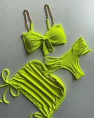 Zweiteiliger Bikini mit Kettenraffrock und dreiteiligem Set