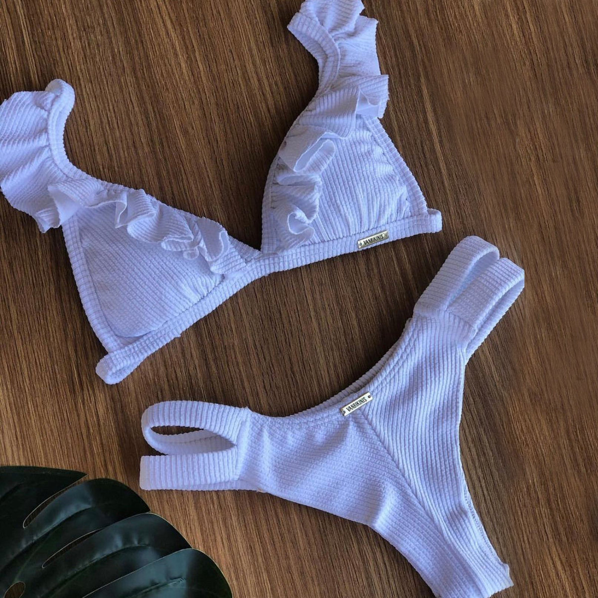 einfarbiger Bikini mit Holzohren 