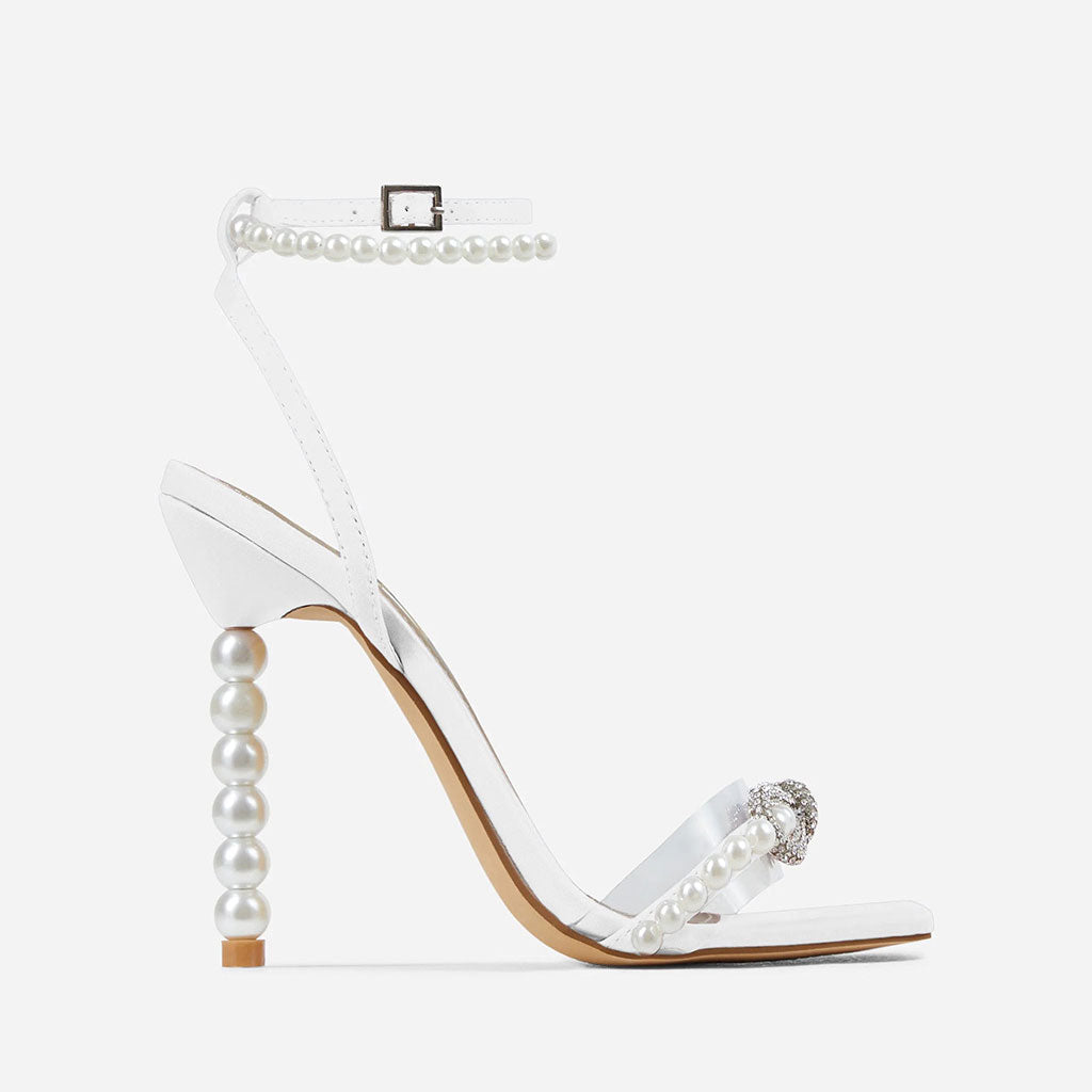 Sandalias elegantes de PVC con punta cuadrada y tacón de perla y lazo de cristal - Blanco