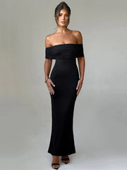 Elegantes trägerloses schwarzes Maxikleid