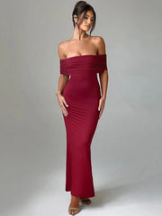 Elegantes trägerloses schwarzes Maxikleid