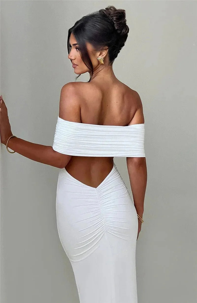 Elegantes trägerloses schwarzes Maxikleid