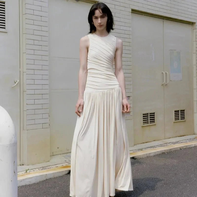 Elegante vestido blanco de cuello redondo para mujer, listo para verano y fiestas.