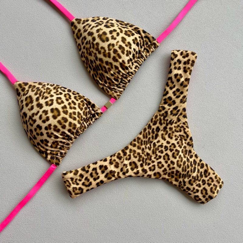 Conjunto de bikini con contraste de color de leopardo