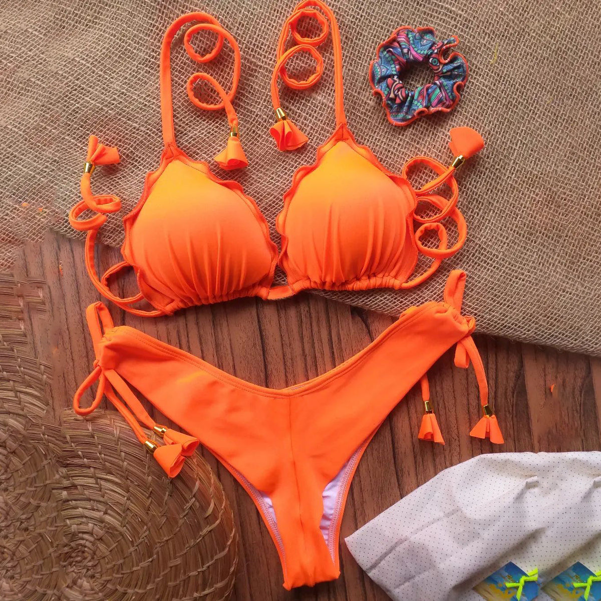 bikini con borlas de color liso