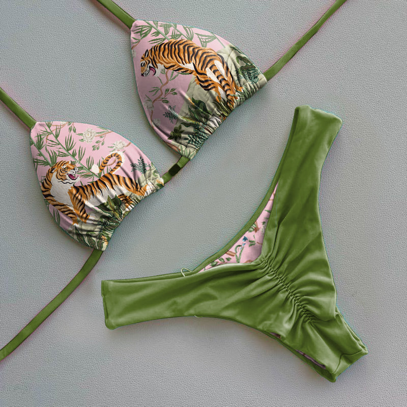 Conjunto de bikini con contraste de colores y estampado de tendencia