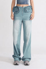 High Waist Jeans mit Blumenaufnäher - Blau