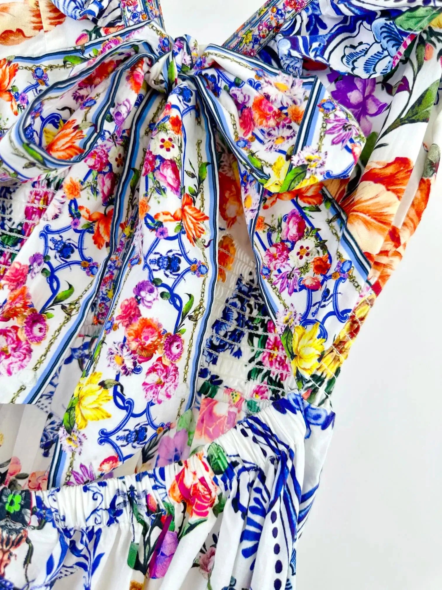 Vestido largo con vuelo y cuentas florales