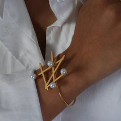 Geometrisches Armband- und Ringset aus Barockperlen-Imitation – Personalisierte Eleganz 