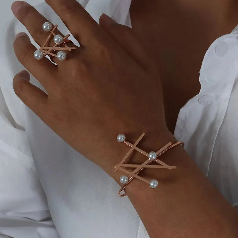 Conjunto de pulsera y anillo geométricos de imitación de perla barroca: Elegancia personalizada 