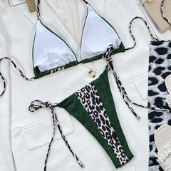 Traje de baño bikini brasileño de dos piezas con estampado de leopardo y lazo con purpurina