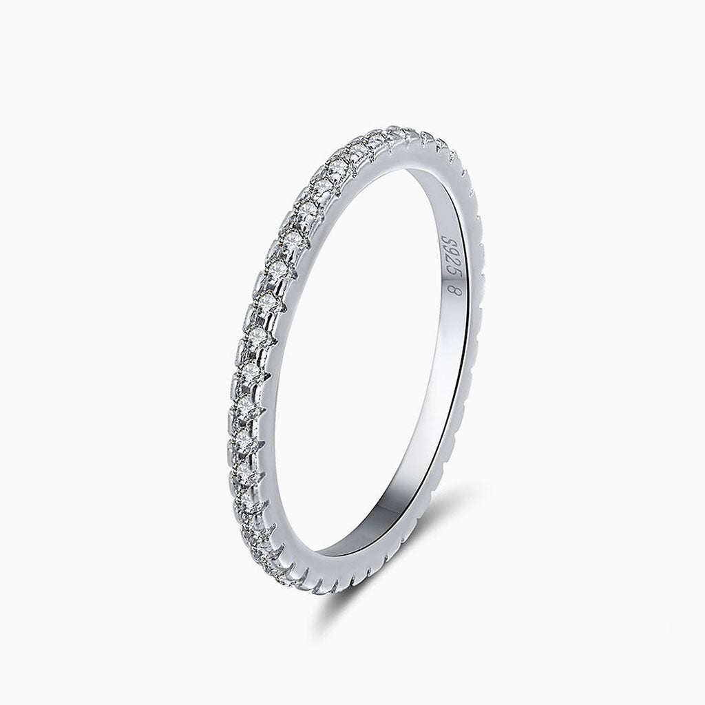 Iced Out Sterling Silber Ewigkeitsring mit Zirkonia-Pavéfassung