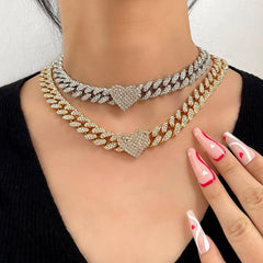 Iced Out Herzförmige Panzerkette in Kuba-Form – Strass-Halsband 
