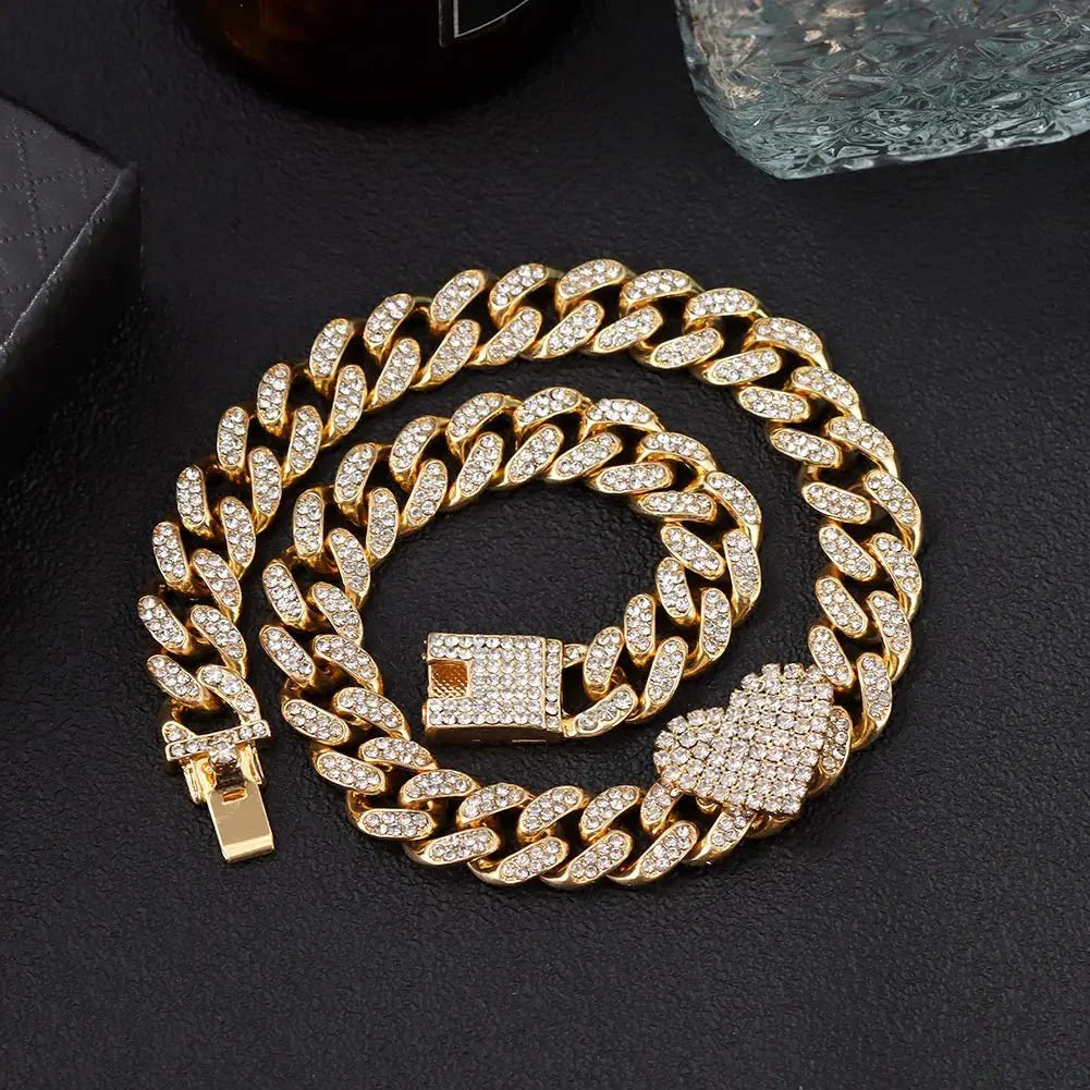 Iced Out Herzförmige Panzerkette in Kuba-Form – Strass-Halsband 