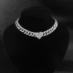 Iced Out Herzförmige Panzerkette in Kuba-Form – Strass-Halsband 