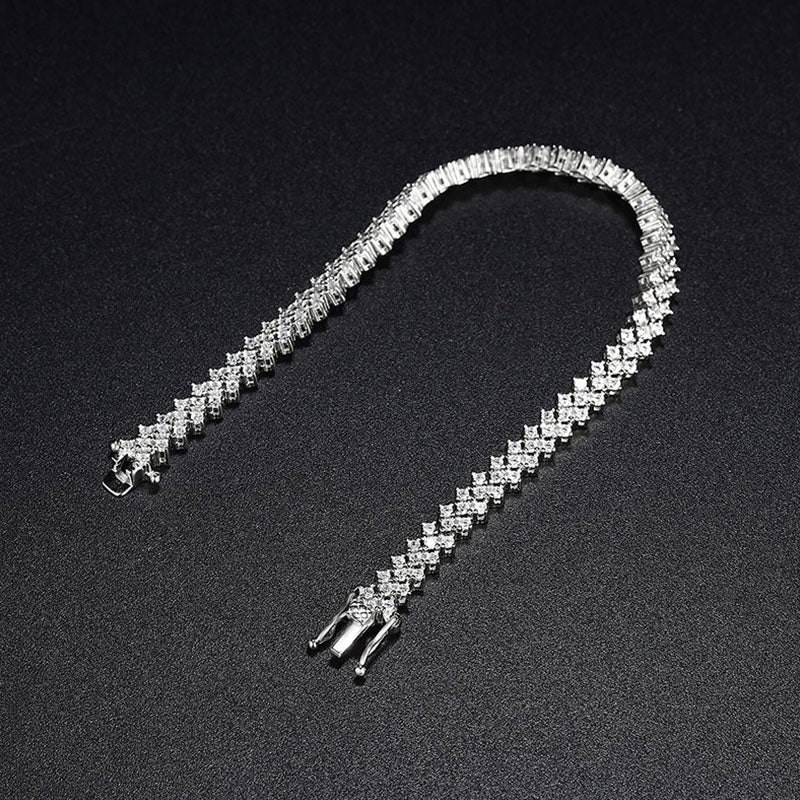 Pulsera de tenis con moissanita en forma de triángulo y plata de ley helada