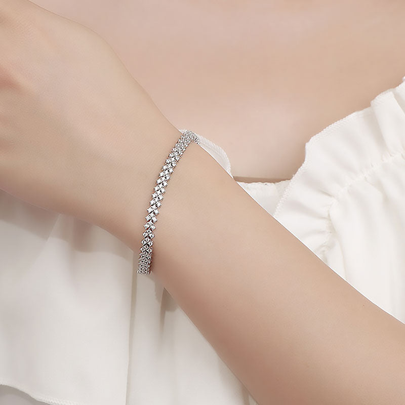 Pulsera de tenis con moissanita en forma de triángulo y plata de ley helada