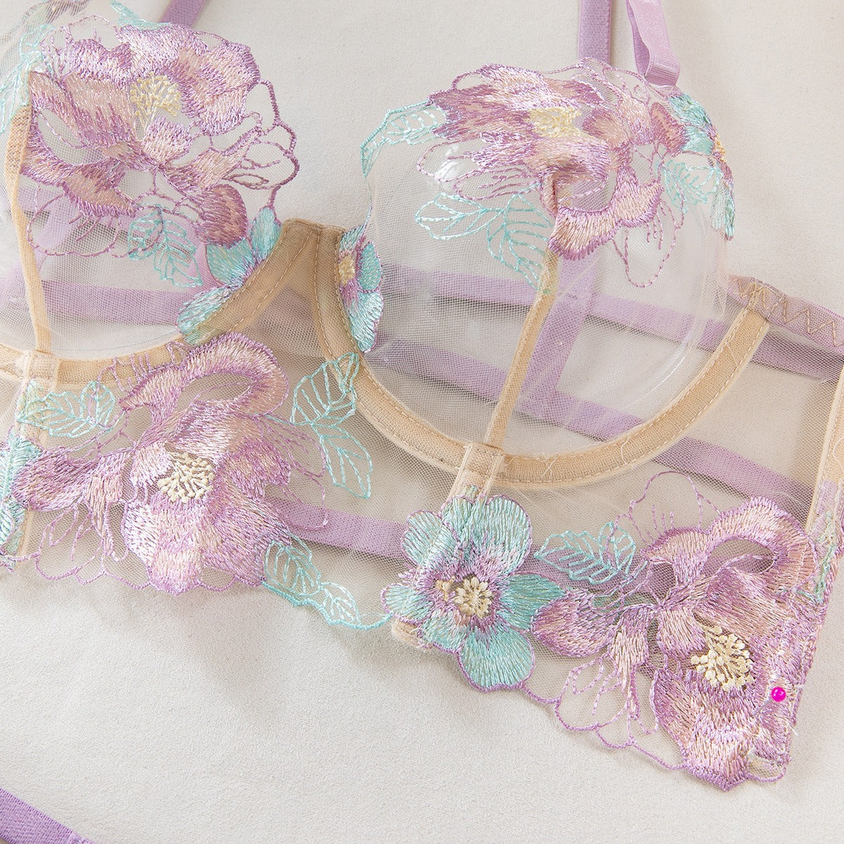 Conjunto de lencería de encaje con bordado floral