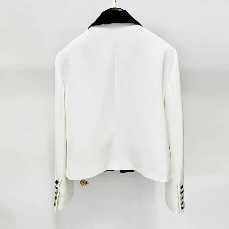 Schicker Kurzblazer mit kontrastierendem Revers, Schalkragen und Schulterpolstern – Weiß