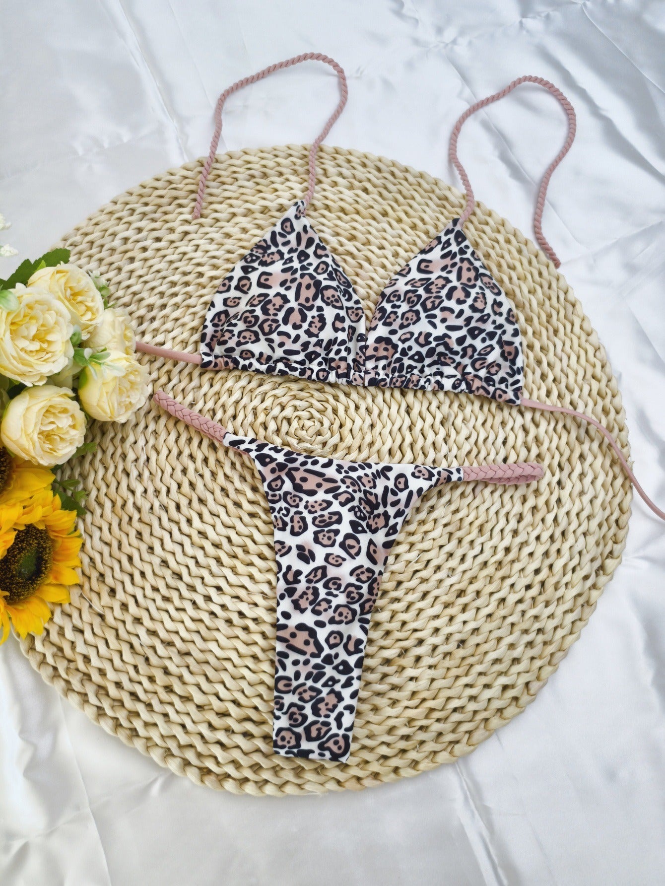 Riemchenbikini mit Sternenmuster 