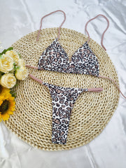 Riemchenbikini mit Sternenmuster 