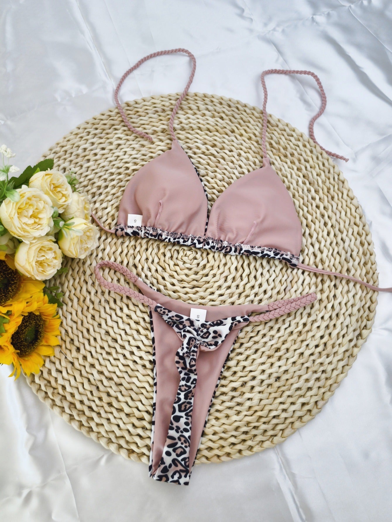 Riemchenbikini mit Sternenmuster 