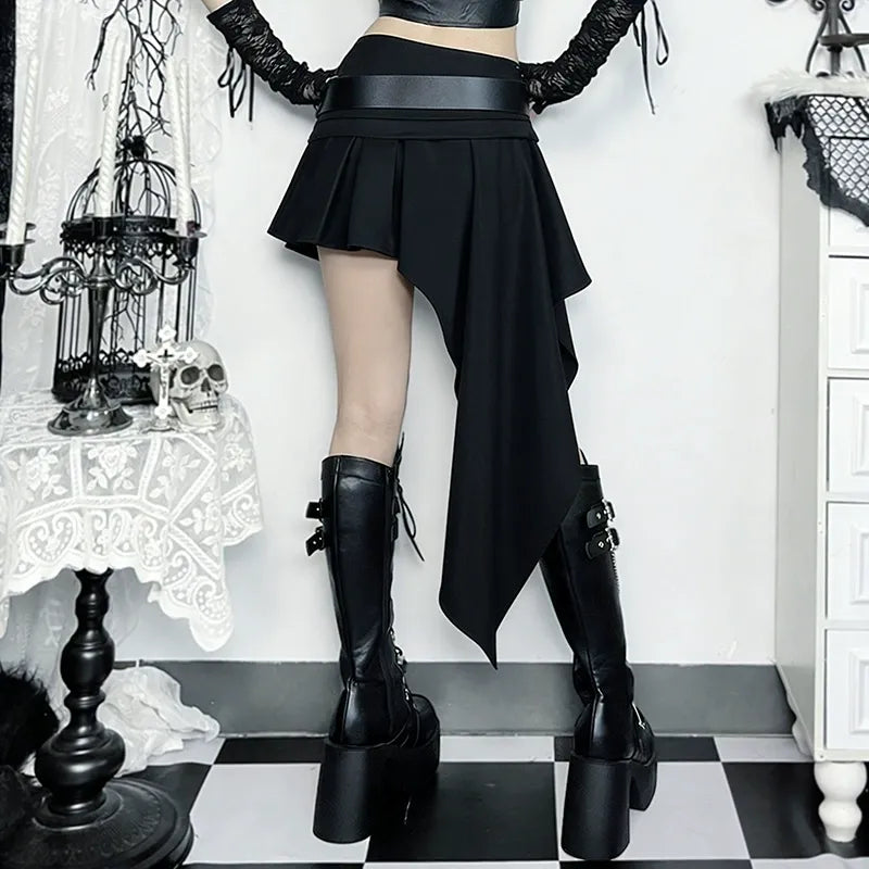 Asymmetrischer, drapierter Schärpe, metallischer Schnalle, hoher Taille, mehrlagiger, figurbetonter Minirock