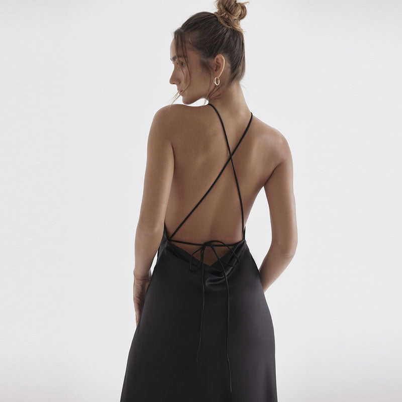 Vestido largo de satén brillante con cuello halter, abertura alta, lazo en la espalda, sin espalda - Negro