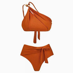 Luxuriöses One-Shoulder-Bikini-Set mit metallischer Struktur, gerüschter Fliege und Perlen