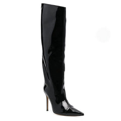 Kniehohe Stiletto-Stiefel aus Lackleder mit spitzer Zehenpartie in Metallic-Optik - Schwarz