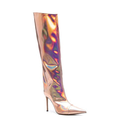 Kniehohe Stiletto-Stiefel aus Lackleder mit spitzer Spitze in Metallic-Optik - Champagner