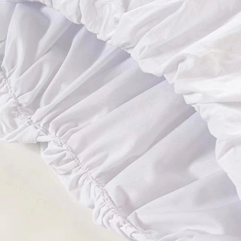 Mehrfarbiges, schmales Neckholder-Kleid in mittlerer Länge