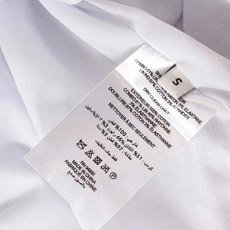 Mehrfarbiges, schmales Neckholder-Kleid in mittlerer Länge